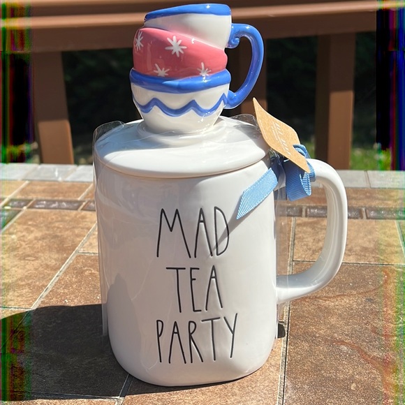 New Rae Dunn MAD TEA PARTY  ALICE in Wonderland Mug with Topper - Picture 1 of 7